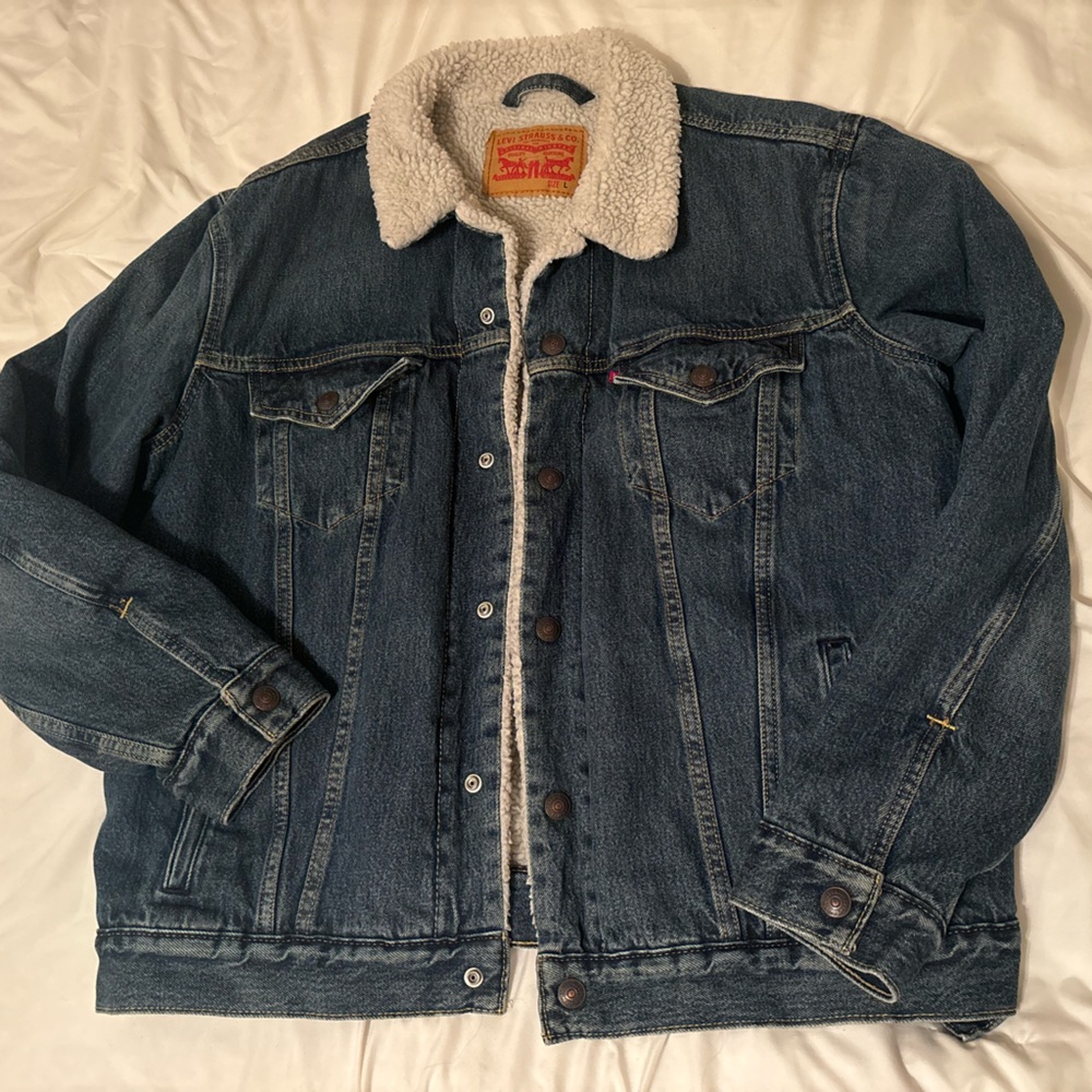 Men’s Levi’s denim jacket with faux Sherpa lining